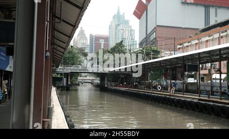 Khlong Saen Saep Boot Pratunam Pier Bangkok Thailand Stockfoto