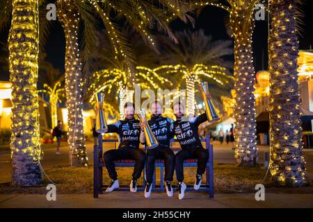 36 Negrao Andre (BH), Lapierre Nicolas (Fra), Vaxiviere Matthieu (Fra), Alpine Elf Matmut, Alpine A480 - Gibson, Portrait während der Preisverleihung der World Endurance Championship 2021, FIA WEC, auf dem Bahrain International Circuit, vom 4. Bis 6. November 2021 in Sakhir, Bahrain - Foto: Germain Hazard/DPPI/LiveMedia Stockfoto