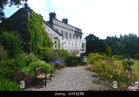 The Terrace Walk im Dalemain Mansion & Historic Gardens, Lake District National Park, Cumbria, England, Großbritannien. Stockfoto