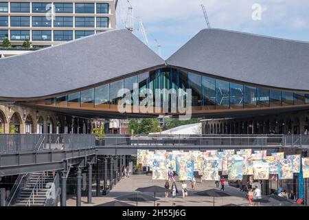 Der Kissing Roofs and Coal Drops Yard beim King's Cross Regenerationsprojekt, London. Stockfoto