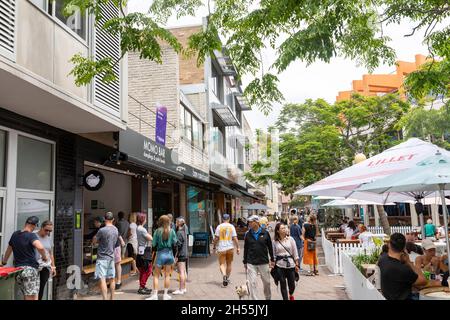 Manly Beach Sydney, als die covid 19 Sperre in Sydney und New South Wales endet, nehmen die Menschen ihren Lebensstil in Sydney wieder auf, einschließlich Essen im Freien, Sydney Stockfoto