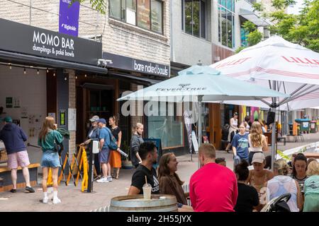 Manly Beach Sydney, als die covid 19 Sperre in Sydney und New South Wales endet, nehmen die Menschen ihren Lebensstil in Sydney wieder auf, einschließlich Essen im Freien, Sydney Stockfoto