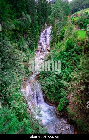 Wandern zu den Frankbacher Wasserfällen Ahrntal Südtirol Italien Stockfoto