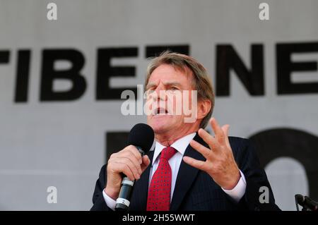 Wien, Österreich. 26. April 2012. Bernard Kouchner, ehemaliger französischer Außenminister bei der Europäischen Solidaritätskundgebung für Tibet Stockfoto