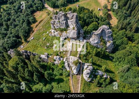 Festung Tustan aus der Luft | Luftbilder von der Festung Tustan in der Ukraine | Festung Tustan aus der Luft fotografiert Stockfoto