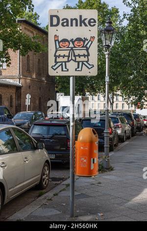 Informationsschild Schulzone Stockfoto