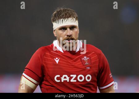 Cardiff, Großbritannien. November 2021. Aaron Wainwright aus Wales schaut zu. Rugby Autumn Nations Series Spiel, Wales gegen Südafrika im Fürstentum Stadion in Cardiff am Samstag, 6. November 2021. Bild von Andrew Orchard/Andrew Orchard Sports Photography Credit: Andrew Orchard Sports Photography/Alamy Live News Stockfoto