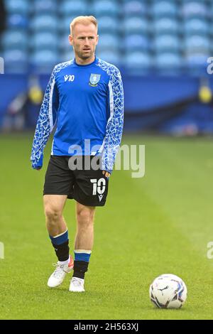 Barry Bannan #10 von Sheffield Mittwoch während der Pre-Game Warmup in , am 11/7/2021. (Foto von Craig Thomas/News Images/Sipa USA) Stockfoto