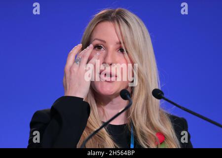 ELLIE GOULDING, TOTENKOPF, KREUZKNOCHEN TATTOO, 2021 Stockfoto