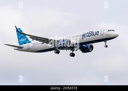 JetBlue Airways Airbus A321 NEO Airliner-Düsenflugzeug N4048J bei der Landung am Flughafen London Heathrow, Großbritannien. Stockfoto