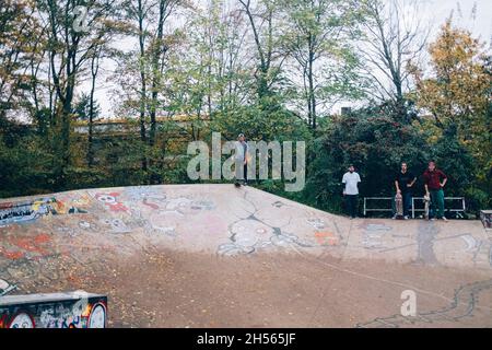 Köln, Deutschland, 31.10.21: Feature Skateboarding. Foto: pressefoto Mika Volkmann Stockfoto