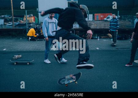 Köln, Deutschland, 31.10.21: Feature Skateboarding. Foto: pressefoto Mika Volkmann Stockfoto