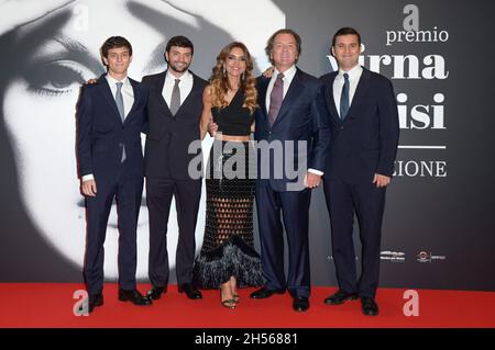 Veronica Pesci, Corrado Pesci mit Federico, Franco und Riccardo nehmen am roten Teppich der VI. Ausgabe des Premio Virna Lisi im Auditorium Parco della Musica Teil. (Foto von Mario Cartelli / SOPA Images/Sipa USA) Stockfoto
