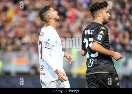 Venedig, Italien. November 2021. Enttäuschung von Lorenzo Pellegrini aus Rom während des FC Venezia gegen AS Roma, spiel der italienischen Fußballserie A in Venedig, Italien, November 07 2021 Quelle: Independent Photo Agency/Alamy Live News Stockfoto