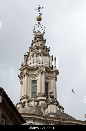 Sant'Ivo alla Sapienza, Borromini-Kuppel, Barockkirche in Rom Stockfoto