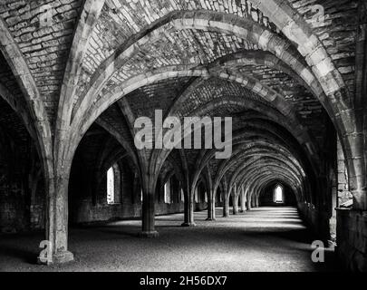 Steinkeller in den Ruinen der Fountains Abbey in North Yorkshire, England Stockfoto