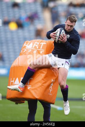 Edinburgh, Großbritannien. November 2021. Stuart Hogg aus Schottland wärmt sich vor dem Spiel der Autumn Nation Series im Murrayfield Stadium, Edinburgh, auf. Bildnachweis sollte lauten: Neil Hanna/Sportimage Kredit: Sportimage/Alamy Live News Stockfoto