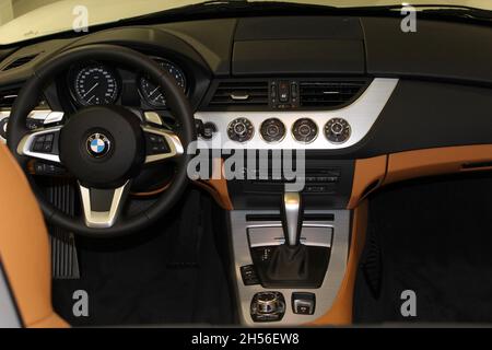 BMW Z4 Z4 (E89): Ansicht der Instrumententafel, Roadster, 2nd. Generation, in einem Autohaus ausgestellt, produziert von 2009 bis 2016. São Paulo - Brasilien . Stockfoto