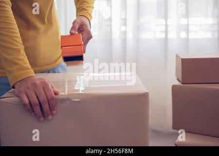 Nahaufnahme der Verpackung einer Schachtel. Stockfoto