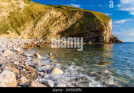 Pondfield Cove in Worbarrow Bay in der Nähe des verlassenen Geisterdorfes Tyneham Stockfoto