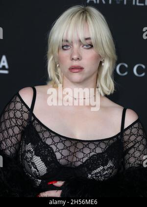 LOS ANGELES, KALIFORNIEN, USA - 06. NOVEMBER: Die Sängerin Billie Eilish im Gucci-Outfit kommt zur 10. Jährlichen LACMA Art + Film Gala 2021, die am 6. November 2021 im Los Angeles County Museum of Art in Los Angeles, Kalifornien, USA, stattfindet. (Foto von Xavier Collin/Image Press Agency) Stockfoto