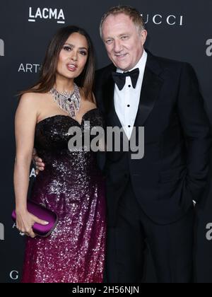 LOS ANGELES, KALIFORNIEN, USA - 06. NOVEMBER: Salma Hayek Pinault und ihr Mann Francois-Henri Pinault kommen zur 10. Jährlichen LACMA Art + Film Gala 2021, die am 6. November 2021 im Los Angeles County Museum of Art in Los Angeles, Kalifornien, USA, stattfindet. (Foto von Xavier Collin/Image Press Agency) Stockfoto