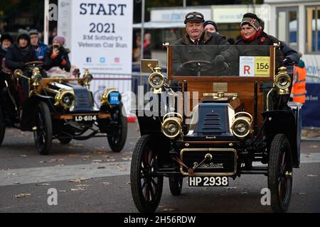 London nach Brighton Veteran und Vintage Car Run Stockfoto
