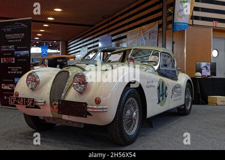 LYON, FRANKREICH, 5. November 2021 : Salon Epoq'Auto wird wieder eröffnet. Es wird seit 1979 organisiert und hat jedes Jahr über 70,000 Besucher. Stockfoto