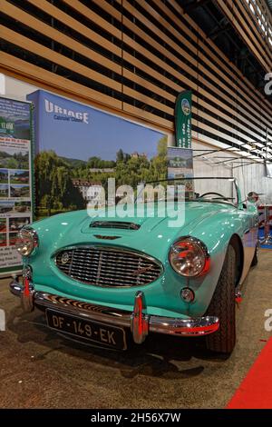 LYON, FRANKREICH, 5. November 2021 : Austin Healey. Der Salon Epoq'Auto wird seit 1979 mit über 70,000 Besuchern pro Jahr organisiert. Stockfoto