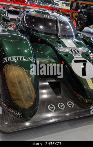 LYON, FRANKREICH, 5. November 2021 : Le Mans 2003 gewinnt Bentley im seit 1979 veranstalteten Salon Epoq'Auto mit über 70,000 Besuchern pro Jahr. Stockfoto