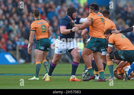 Edinburgh, Großbritannien. November 2021. Zander Fagerson aus Schottland und Allan Alaalatoa aus Australien beim Spiel der Autumn Nation Series im Murrayfield Stadium, Edinburgh. Bildnachweis sollte lauten: Neil Hanna/Sportimage Kredit: Sportimage/Alamy Live News Stockfoto