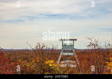 Zeche Ewald, das stillgediente Kohlebergwerk in herbstlicher Landschaft Stockfoto