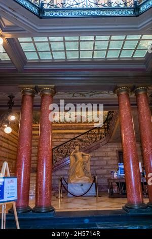 Perpignan, Frankreich, Blick ins Innere, historisches Gebäude, Treppe, PAM Hotel, Innenarchitektur Vintage, Halle Stockfoto