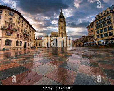 Cathedral Square in Oviedo, Asturias, Spanien. Stockfoto