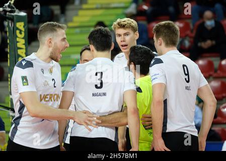 AGSM Forum, Verona, Italien, 07. November 2021, Jubel über den Verona Volley während der NBV Verona gegen Prisma Taranto - Volleyball Ital Serie A Männer Superliga Meisterschaft Stockfoto