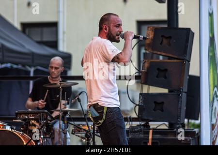 Lublin, Polen - 21. Mai 2016: Kozienalia (jährlicher Studentenfasching, auch Juwenalia genannt) - Lukasz Malpa Malkiewicz live im Rap-Konzert Stockfoto