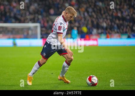 Lloyd Isgrove von Bolton Wanderers während des Spiels der FA Cup 1. Runde zwischen Bolton Wanderers und Stockport County im University of Bolton Stadium, Bolton, England am 7. November 2021. Foto von Mike Morese. Nur zur redaktionellen Verwendung, Lizenz für kommerzielle Nutzung erforderlich. Keine Verwendung bei Wetten, Spielen oder Veröffentlichungen einzelner Clubs/Vereine/Spieler. Kredit: UK Sports Pics Ltd/Alamy Live Nachrichten Stockfoto