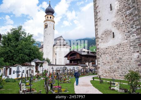 Collegiata di Innichen, Stiftskirche Innichen, Innichen, Pustertal, Bozen, Trentino Alto Adige, Italia Stockfoto