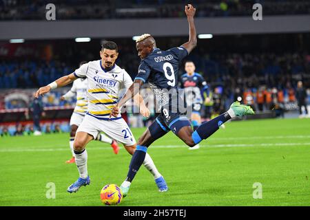 Diego Armando Maradona Stadium, Neapel, Italien, 07. November 2021, Napoli-Stürmer Victor Osimhen in Aktion während des SSC Napoli gegen Hellas Verona FC - italienische Fußball-Serie A Spiel Stockfoto