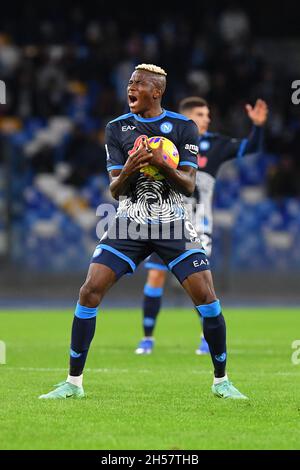 Neapel, Italien. November 2021. Napoli-Stürmer Victor Osimhen reagiert während des SSC Napoli gegen Hellas Verona FC, italienische Fußballserie A Spiel in Neapel, Italien, November 07 2021 Quelle: Independent Photo Agency/Alamy Live News Stockfoto