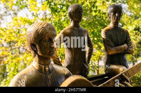 The Beatles, Liverpool vier Statuen auf dem Gelände des Kok-Tobe-Berges in Almaty, Kasachstan, Zentralasien Stockfoto