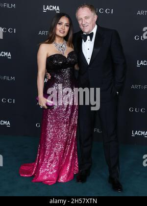 LOS ANGELES, KALIFORNIEN, USA - 06. NOVEMBER: Salma Hayek Pinault und ihr Mann Francois-Henri Pinault kommen zur 10. Jährlichen LACMA Art + Film Gala 2021, die am 6. November 2021 im Los Angeles County Museum of Art in Los Angeles, Kalifornien, USA, stattfindet. (Foto von Xavier Collin/Image Press Agency/Sipa USA) Stockfoto