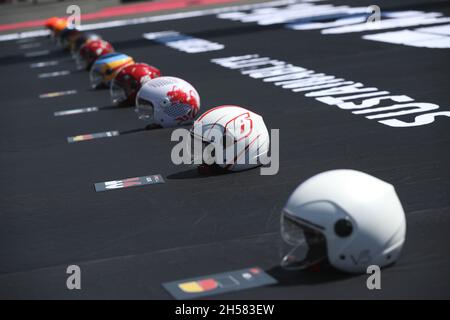 FIA sicheres & erschwingliches Helmprogramm während des Formel 1 Gran Premio De La Ciudad De Mexico 2021, Mexico City Grand Prix, 18. Lauf der FIA Formel 1 Weltmeisterschaft 2021 vom 5. Bis 7. November 2021 auf dem Autodromo Hermanos Rodriguez, in Mexiko-Stadt, Mexiko - Foto: Florent Gooden/DPPI/LiveMedia Stockfoto
