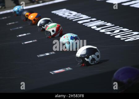 FIA sicheres & erschwingliches Helmprogramm während des Formel 1 Gran Premio De La Ciudad De Mexico 2021, Mexico City Grand Prix, 18. Lauf der FIA Formel 1 Weltmeisterschaft 2021 vom 5. Bis 7. November 2021 auf dem Autodromo Hermanos Rodriguez, in Mexiko-Stadt, Mexiko - Foto: Florent Gooden/DPPI/LiveMedia Stockfoto