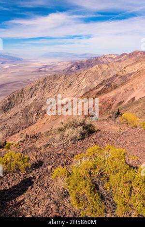 Toller Blick von Dantes Blick über das Badwater Basin, Death Valley in den USA Stockfoto