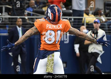 Arlington, Usa. November 2021. Denver Broncos Tim Patrick feiert seinen 44-Yard-Touchdown-Catch gegen die Dallas Cowboys während ihres NFL-Spiels im AT&T Stadium in Arlington, Texas am Sonntag, 7. November 2021. Foto von Ian Halperin/UPI Credit: UPI/Alamy Live News Stockfoto