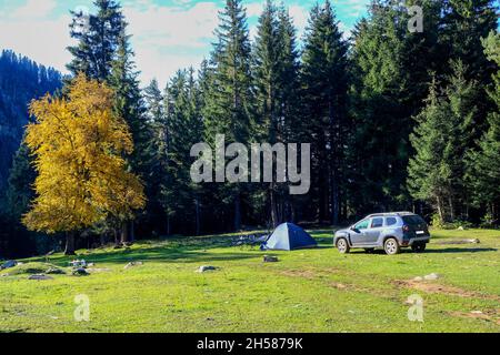 Die Naturschönheiten der Provinz Artvin bieten ihren Besuchern im Herbst eine herrliche Aussicht. Stockfoto