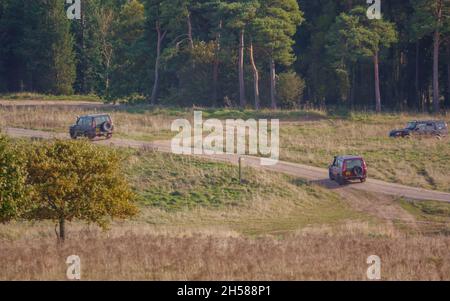 4x4 Land Rover Discovery Serie II Fahrzeuge off roading in der Landschaft Stockfoto