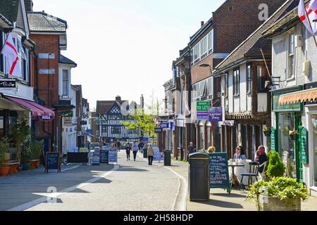 Pedestrianised Hautpstraße, Leatherhead, Surrey, England, Vereinigtes Königreich Stockfoto