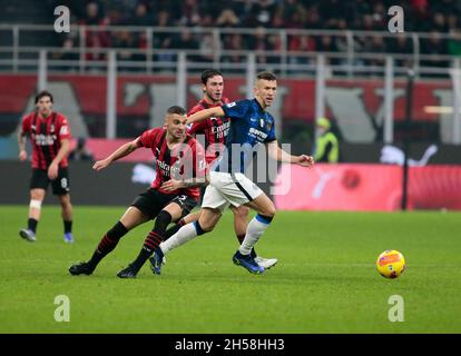 Mailand, Italien. 07. Nov, 2021. Während der italienischen Meisterschaft Serie Ein Fußballspiel zwischen AC Mailand und FC Internazionale am 7. November 2021 im San Siro Stadion in Mailand, Italien Kredit: Unabhängige Fotoagentur/Alamy Live News Stockfoto